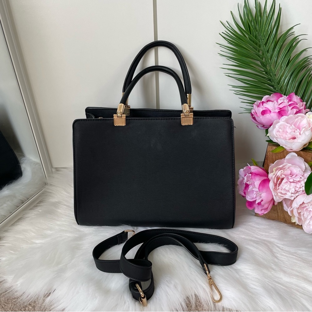 Basic Crossbody Handbag - image 1